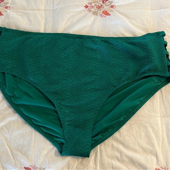 TIME & TRU Women’s Lattice Plus Side Bikini Swim Bottom Size 3X 
(24W-26W) Green - Picture 5 of 12